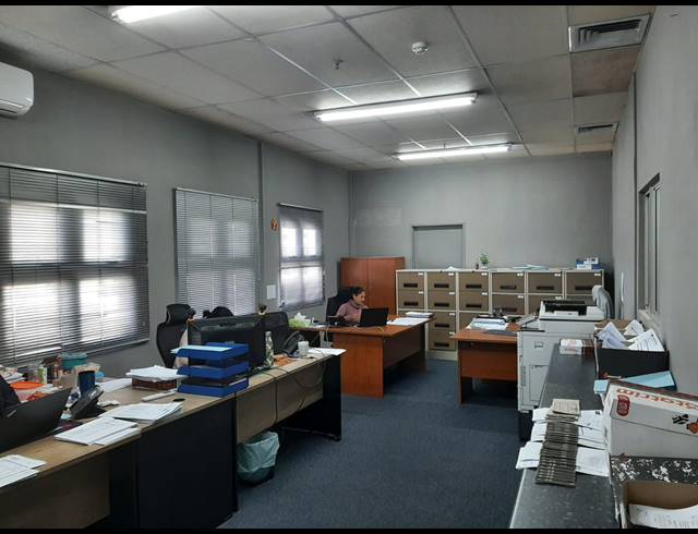3,700M² WAREHOUSE TO LET IN WESTMEAD